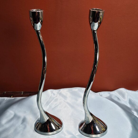 Red Envelope Pair of Silver Tone Unity Twist Candlestick Holders - Love - Picture 4 of 7